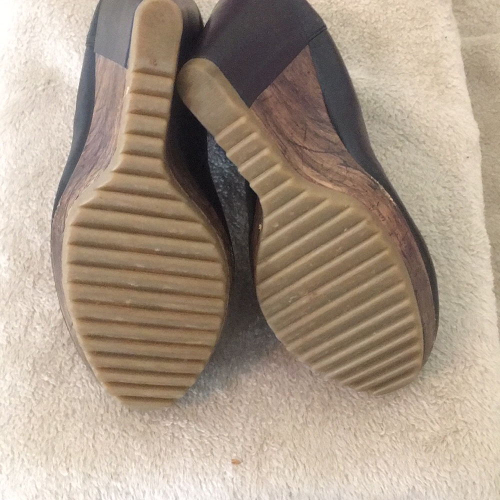 Heels - Picture 3 of 3